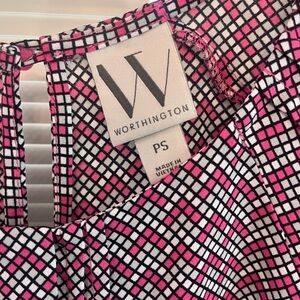 Perfect for the office, darling pink and black print.